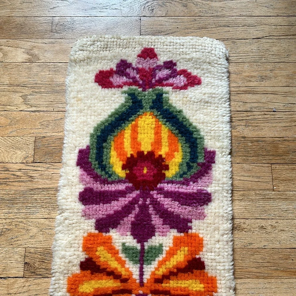 Vintage Psychedelic Floral Latch Hook - Picture 3 of 6